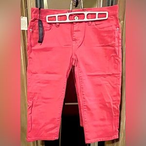 London Jean straight fit capris. Color, salmon/pink Size 2. NEW WITH TAG.